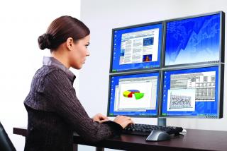 Stolní držák na 4 monitory CHIEF KTP440