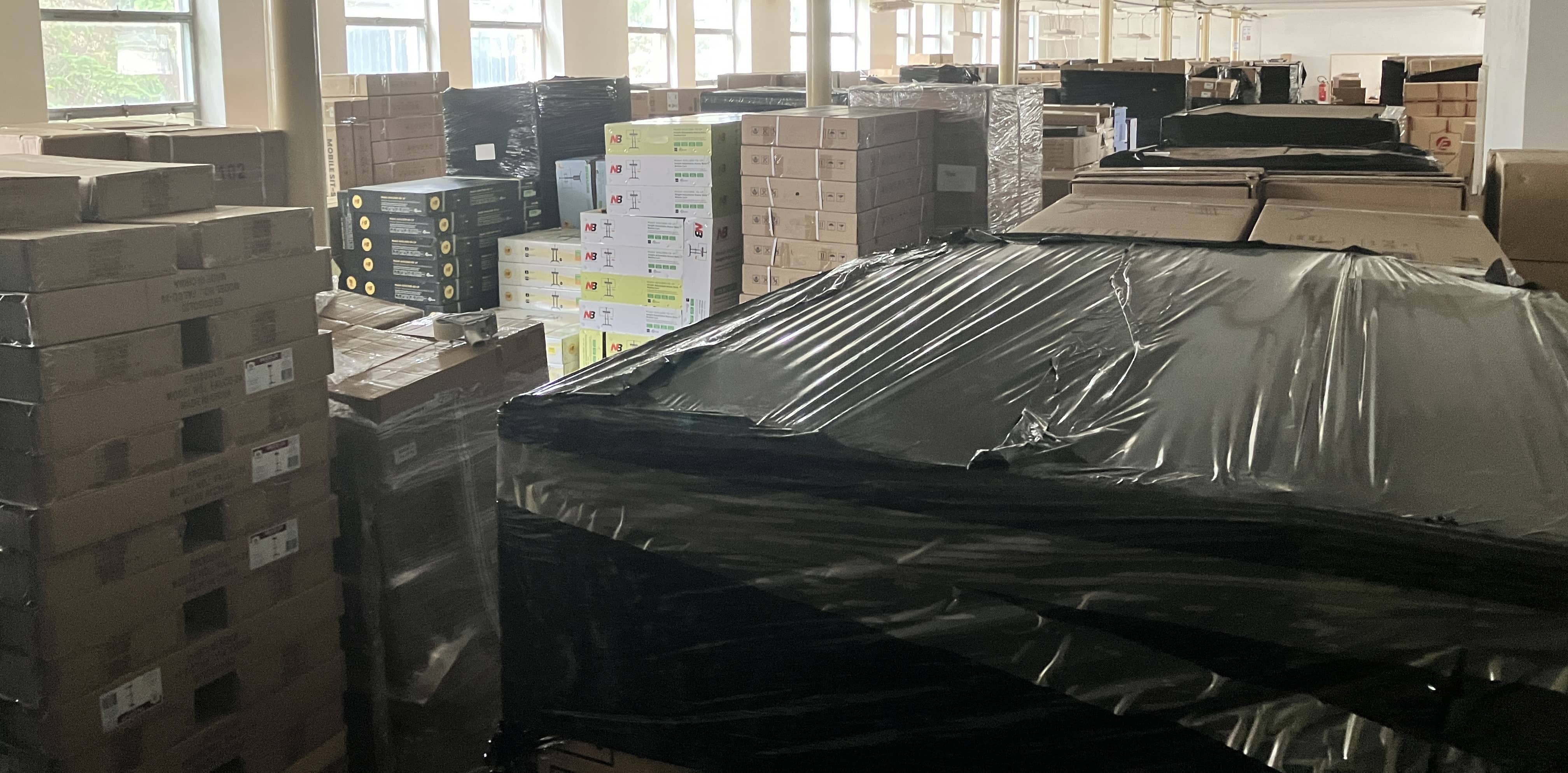 Skladové prostory se zbožím Fiber Mounts Strážnice