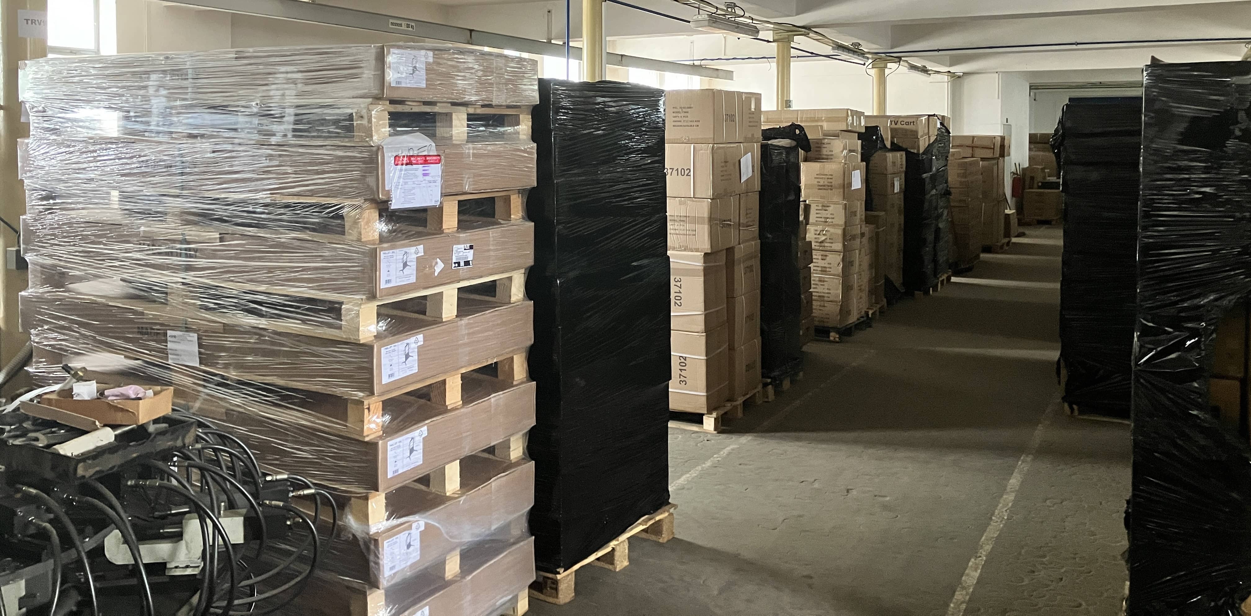 Skladové prostory se zásobami zboží Fiber Mounts