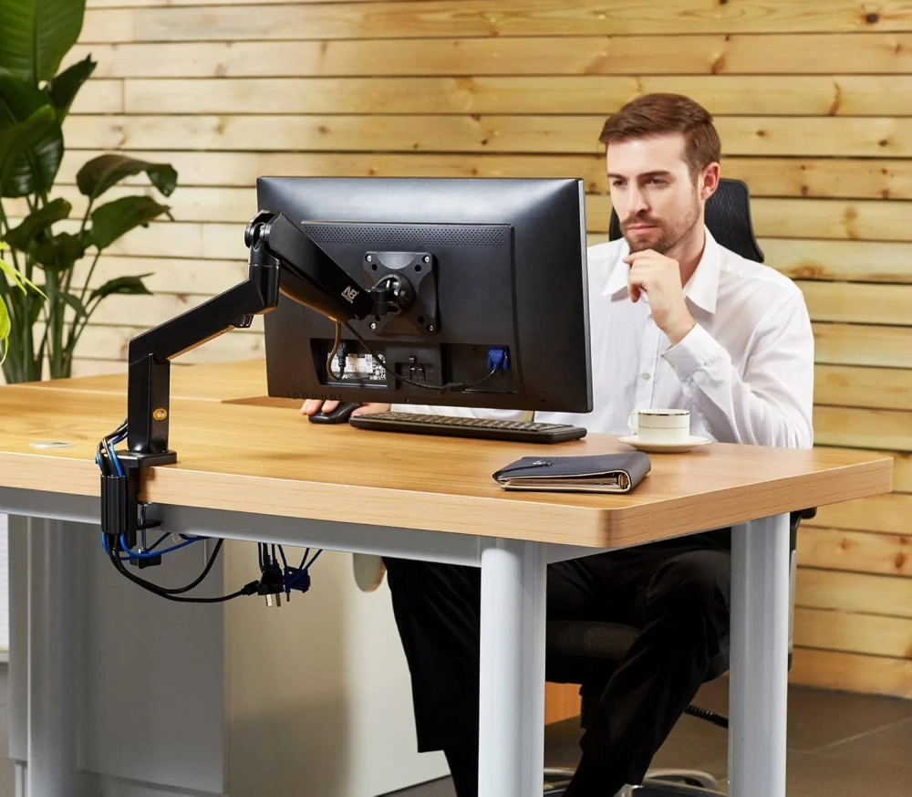 Polohovací držák pro monitor na pracovní stůl NB F90A